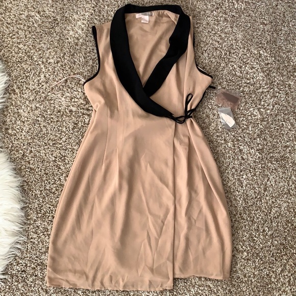 Mod style wrap tan dress - Picture 3 of 8